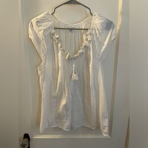 Gap white top. Size L.